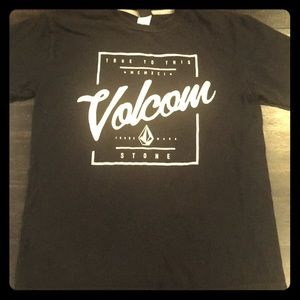 Black Volcom tee